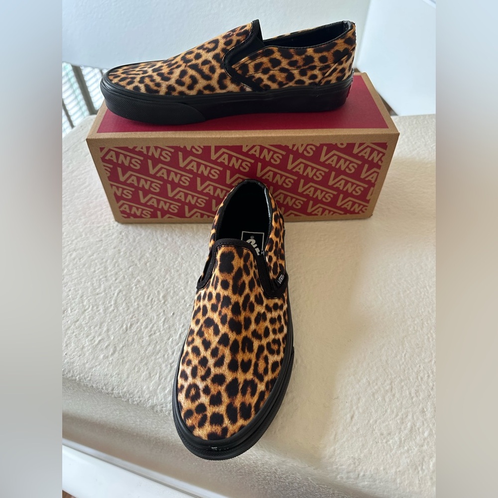 Vans women’s 7.5 leopard slip ons